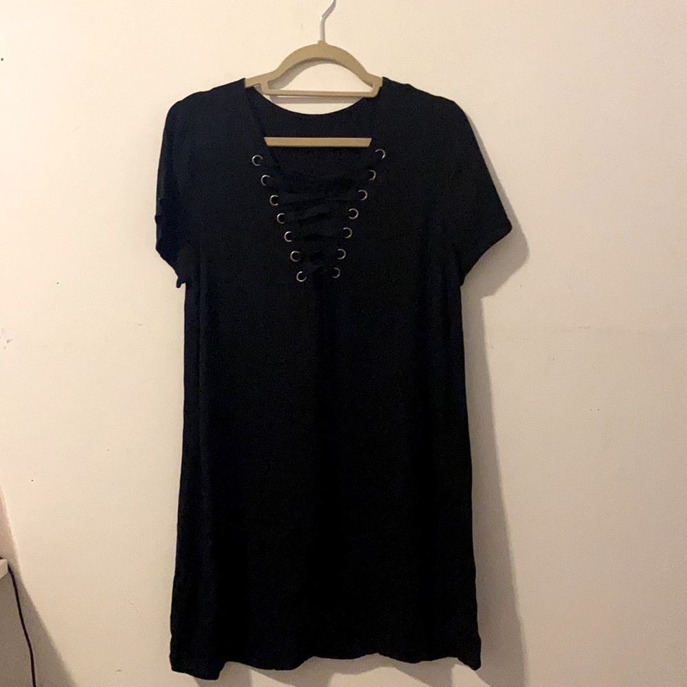 BLACK SHORT SLEEVE SWING DRESS